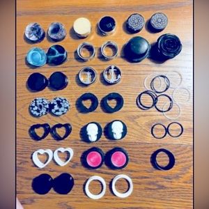 Lot of 1 inch earrings *Some one of a kind